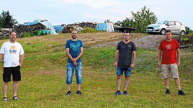 Sie wurden geehrt: Tobias Lazarowitz, Björn Fischer und Andreas Klohs für 22 Jahre sowie Jochen Schlachter für elf Jahre (von links). ...