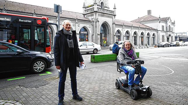 &bdquo;Barrierfreiheit an prominentester Stelle&ldquo; wollen Baubürgermeister Karl Langensteiner-Schönborn (links) und der ...
