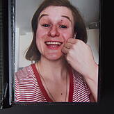 Wenn sie &bdquo;Mama&ldquo; sagt, streicht sich Melina Sievers über die Wange.