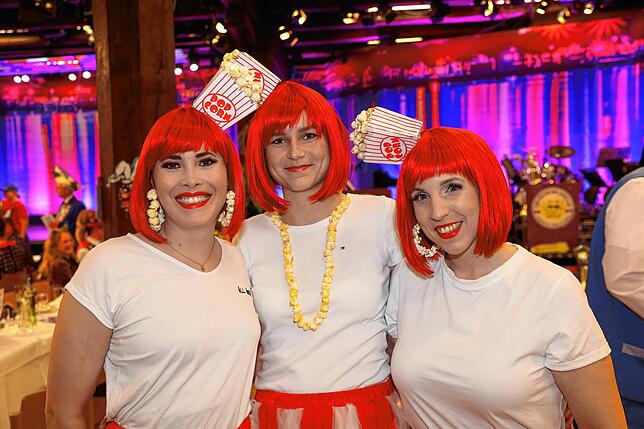Bild 11: Narren und Mäschgerle strömen ins Konzil &ndash; Sie alle sind bei der SWR-Fernsehfasnacht dabei
