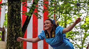 Anna Brodmann (19) in einer Rolle auf der Waldbühne Sigmaringendorf.