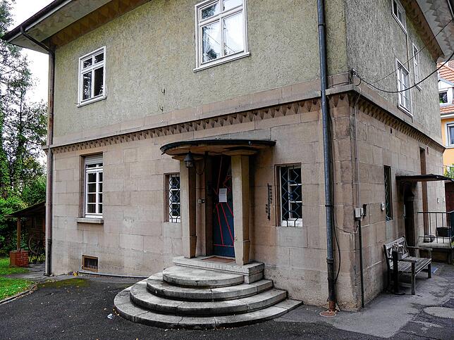 Diese alte Fabrikantenvilla von 1920 entspricht nicht mehr den heutigen Anforderungen. Der Eigentümer möchte sie gern durch einen Neubau ...