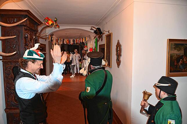Bild 3: Das Nebelmännle ist da! Bilder vom närrischen Treiben in Schloss Bodman