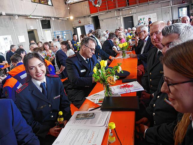 Bild 28: Zwei zukunftsweisende Anlässe als Feiergrund für die Feuerwehr Hilzingen