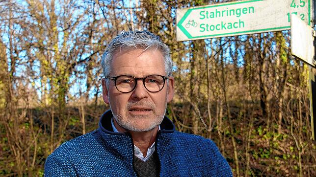 Das Schild weist nach Stockach: Beruflich wechselt Chefarzt Wolff Voltmer vom Krankenhaus Radolfzell in eine Privatpraxis ins neue ...