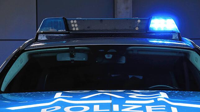 Die Polizei meldet einen Unfall auf der B31. (Symbolbild)