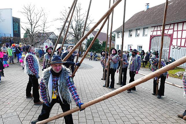 Bild 8: In Wittenhofen, Roggenbeuren und Limpach wird der Narrenbaum aufgestellt – Teil 1!