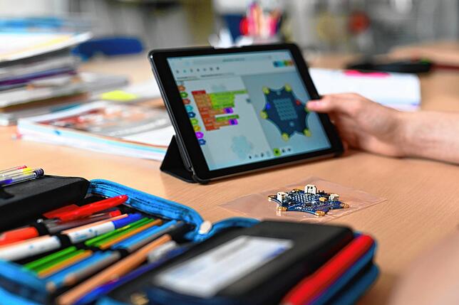 Ende August, also kurz vor Ende der Schulferien, wurden in Friedrichshafen 647 Tablets bestellt. Anfang November waren 31 iPads ...