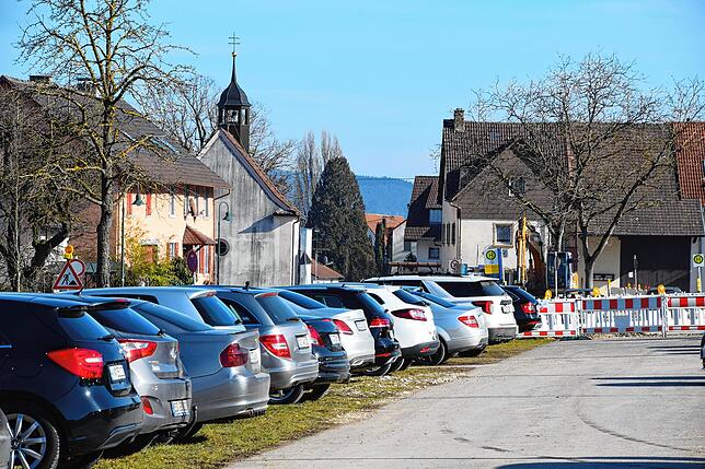 Der Parkplatz war am Samstagmittag entweder fast voll oder ganz voll.