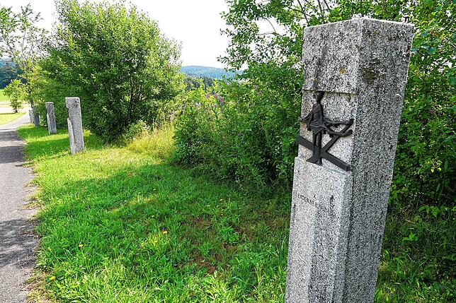 Die Kreuzwegstationen am Totenbühl.