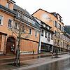 Die Bretterwand an einem Gebäude in der Hauptstraße stört das Triberger Stadtbild in diesem zentralen Bereich. Das kommt in der ...