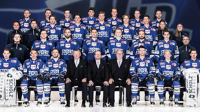 Das Wild Wings-Team der DELSaison 2021/22:Hintere Reihe von links: Tylor Spink, Manuel Alberg, Maximilian Adam, Luis Benzing, Patrik ...