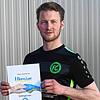Jakob Nägele mit dem Logo der Spendenaktion.