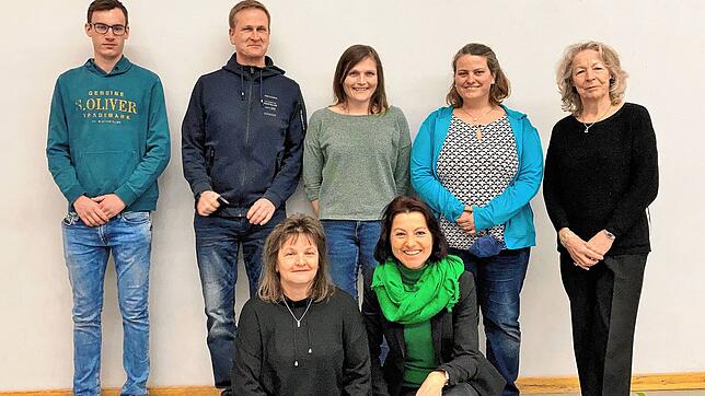 Sie wurden gewählt: Kevin Gourdon, Dirk Schmidt-Sinns, Martina Hege, Helena Fischer, Criska Abbrent (hinten, von links), Anita Moser, ...