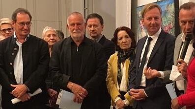 Bei der Vernissage der Ausstellung von Josef Briechle in Blois (vorn, von links): Markus Schmitt, Vorsitzender des ...