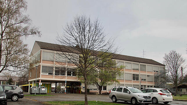Abreißen oder doch erhalten, das ist hier die Frage. Die alte Eichendorff-Schule liegt inmitten des Quartiers 2020, das die Gemeinde ...