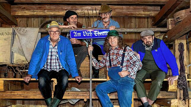 Das Hand-Werk ist fast vollbracht. Jetzt folgt der Wort-Witz im Am-Vieh-Theater für Hans Kindler (von links), Kurt Kammerer, Reinhard ...