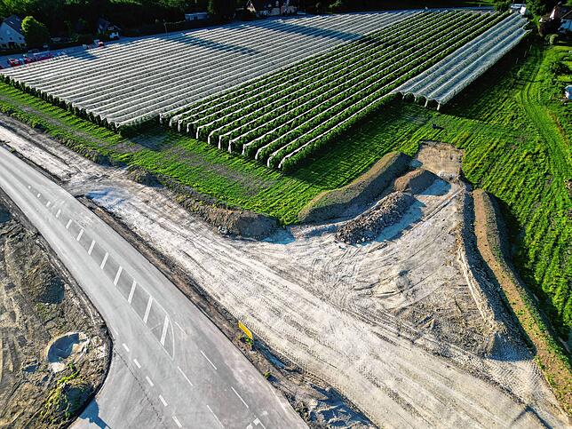 Bild 13: Drohnenflug über Riedheim: So sieht die gesperrte Müllstraße K7742 aus der Vogelperspektive aus