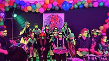 Die Erbsranzenschränzer aus Hänner brachten mit ihrer Musik Stimmung in das alte Schulhaus in Binzgen.
