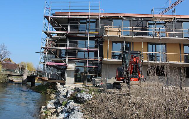 Die Ferienwohnungen des neuen „Aparthotel Sternen Bohlingen“ sind im Neubau jeweils mit Balkon und Loggia ausgestattet und liegen in ...