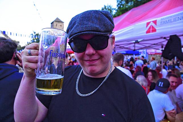 Bild 26: Die Narrozunft erwies sich wieder als perfekter Gastgeber beim Sommerfest im Spitalgarten.