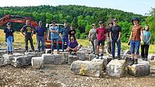 Das Internationale Workcamp hat beim Bau eines Amphitheaters an der Wildensteinschule geholfen. Das Foto zeigt die Gruppe mit ...