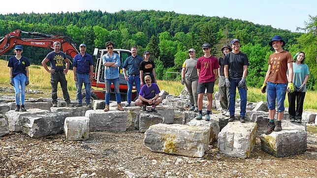 Das Internationale Workcamp hat beim Bau eines Amphitheaters an der Wildensteinschule geholfen. Das Foto zeigt die Gruppe mit ...