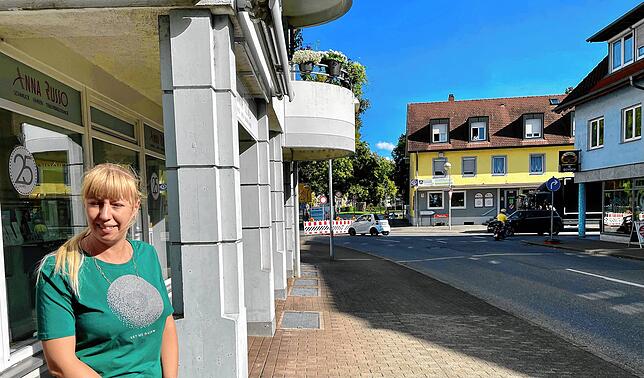 Nicoletta Zelujec vom Schmuckgeschäft Anna Russo ist überzeugt, dass ihre Stammkundschaft trotz Baustelle noch zu ihr kommen wird.