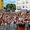 Ein Bild aus der Vergangenheit: Bei der Weltmeisterschaft 2014 herrschte Superstimmung auf dem Rathausplatz, hier vor dem Gruppenspiel ...