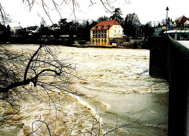 Bild 17: Als vor 20 Jahren der Rhein durch das Hotel Schiff floss: Spektakuläre Fotos vom Hochwasser in Rheinfelden