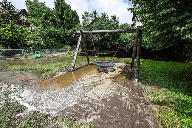 Bild 2: Abwasserkanäle kommen nicht mehr hinterher: Bilder vom heftigen Unwetter in Radolfzell