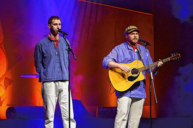 Die zwei Unbekannten alias Sascha Pompa und Max Heimerl bekommen für ihren Song über mögliches Fehlverhalten eines Narros beim Umzug für ...