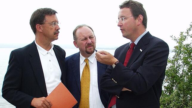 Der damalige Wirtschaftsminister Walter Döring, Richard Drautz (gestorben 2014) und Bürgermeister Heinz Tausendfreund (von links) ...