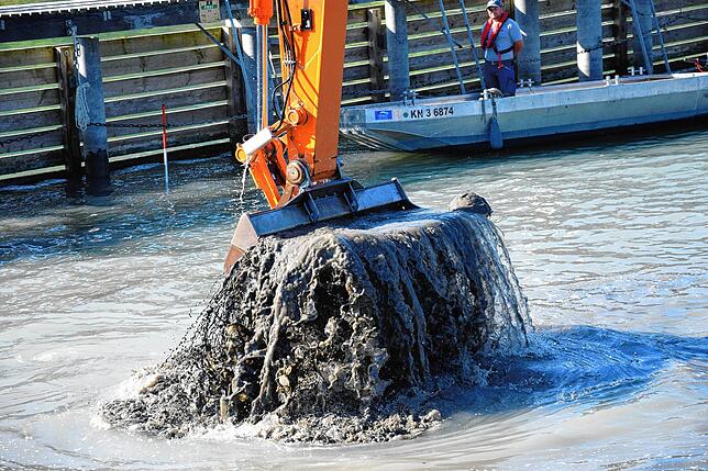 Bild 2: Der Hafen bei Bodman wird ausgebaggert: Hier gibt es die Bilder