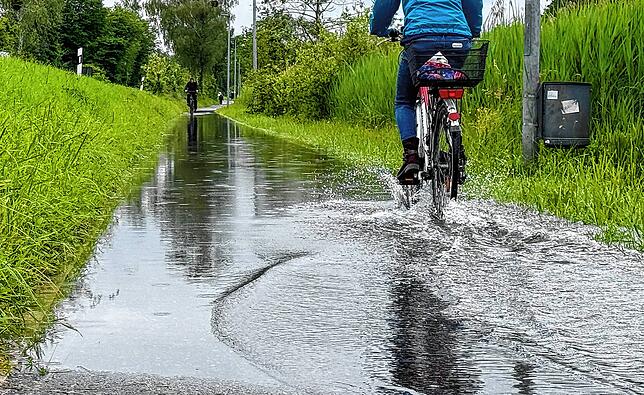 Der Radweg von Radolfzell nach Böhringen stand am Wochenende unter Wasser.