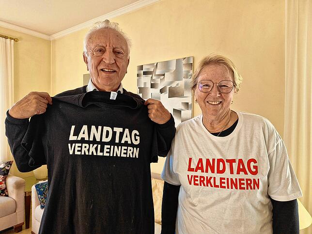 Dieter Distler mit seiner Lebensgefährtin Waltraud Weber im Haus in Bietigheim-Bissingen.