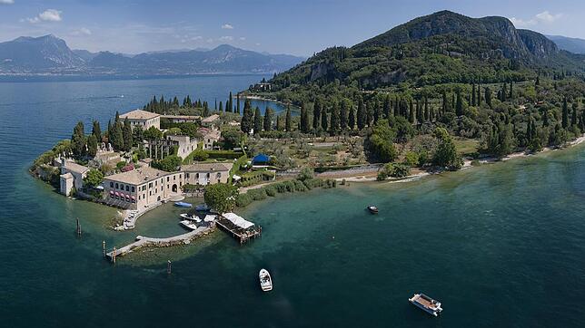 Die Landzunge Punta San Vigilio am Gardasee gilt als besonders schön und romantisch.