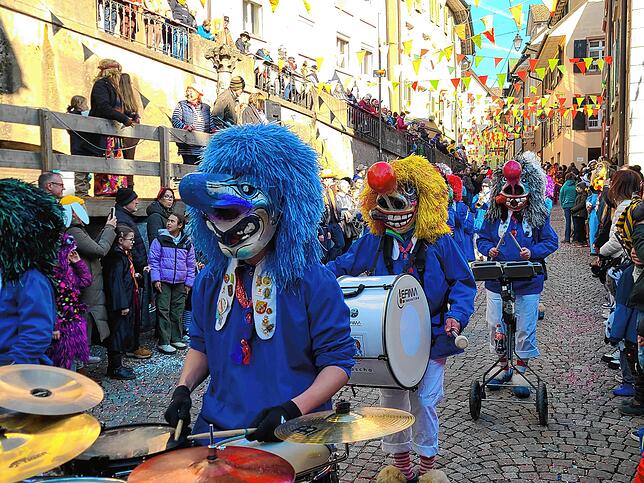 Bild 11: Fasnachtsumzug 2025: Narren erobern die Laufenburger Innenstadt