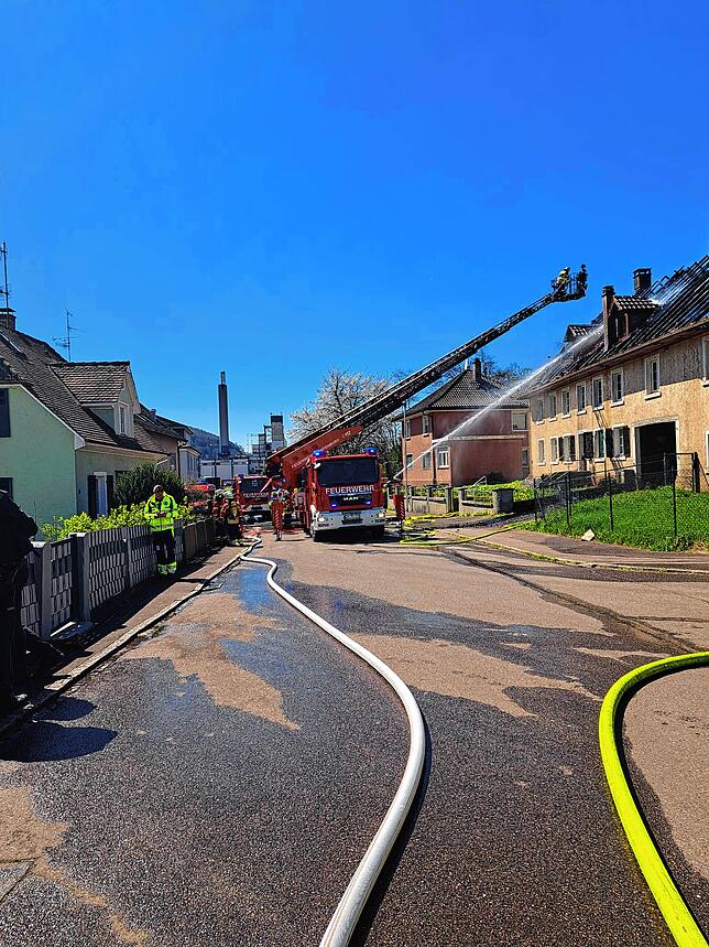 Bild 5: Bauernhaus in Albbruck brennt lichterloh - Bilder des Einsatzes