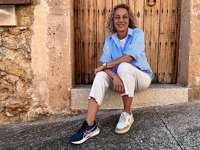 Soroptimistinnen auf der ganzen Welt ziehen sich am Weltfrauentag zwei verschiedene Schuhe an und wollen damit mit anderen Menschen ins ...