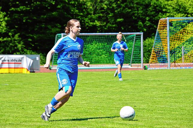Bild 18: B-Juniorinnen des Hegauer FV unterliegen dem SC Freiburg! Das sind die Bilder des Endspiels