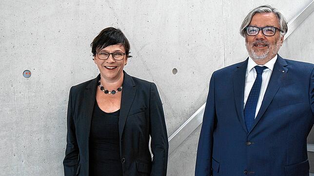 Die neue Präsidentin der Konstanzer Hochschule Sabine Rein und Hochschulrats-Vorsitzender Stefan Keh.