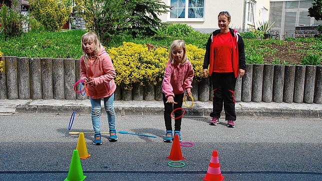 Katrin Huber (rechts) hat sich für die Kinder etwas Besonderes ausgedacht.