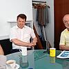 Neuer Chef von Haus & Grund Konstanz ist Matthias Schaubel (Mitte). Zusammen mit seinem Vorgänger Thomas Daiger (rechts) betont er im ...