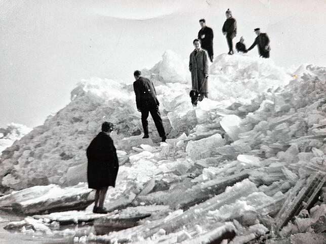 In der Manzeller Bucht gab es meterhohe Eisberge in jenem Februar 1963. Roland Stärr kletterte als Zehnjähriger oft auf ihnen herum. Im ...