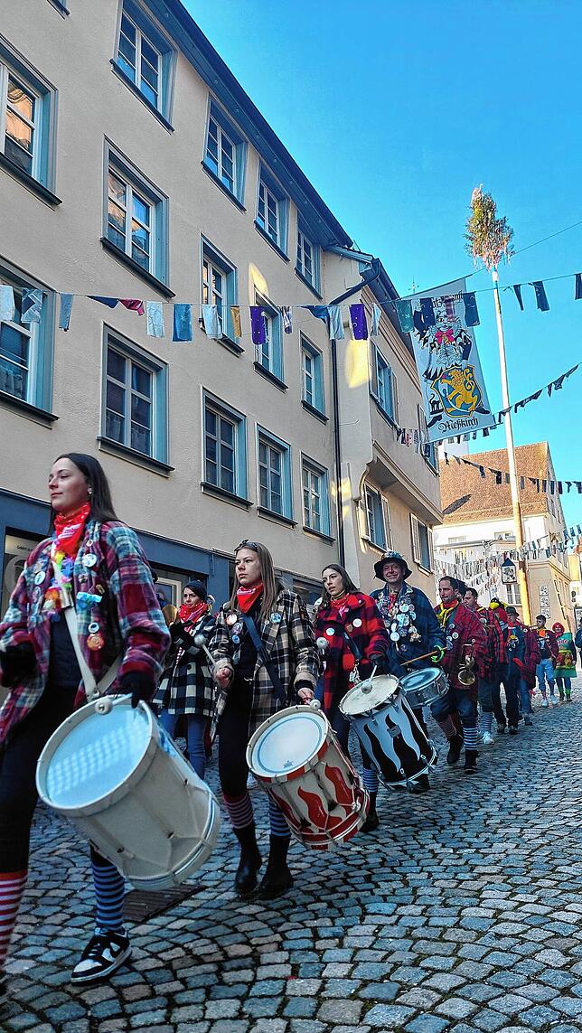 Bild 2: "Komm lass uns fröhlich sein" - Rosenmontag in Meßkirch 2025