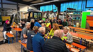 Viele freiwillige Helfer beteiligen sich am Schonacher Umwelttag. Foto: Gemeinde