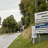 Am Ortseingang von Schönwald steht wieder das Schild, auf dem ein Arzt für die Gemeinde gesucht wird.