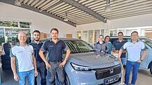 Der neue Honda HR-V Hybrid. Im Donaueschinger Honda-Autohaus Greuner an der Raiffeisenstraße 60 freuen sich die Mitarbeiter um ...