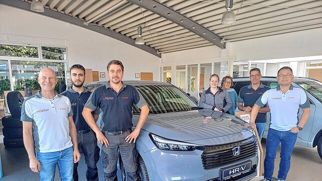Der neue Honda HR-V Hybrid. Im Donaueschinger Honda-Autohaus Greuner an der Raiffeisenstraße 60 freuen sich die Mitarbeiter um ...